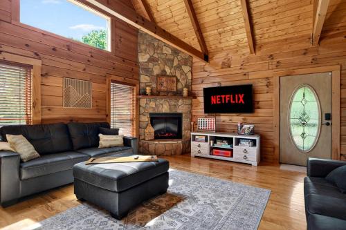 Expansive lakefront cabin with game room and yard