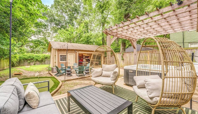 Experience the Ultimate Memphis Getaway at Velvet Moon Villa