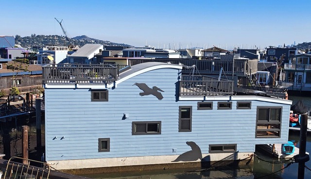 Experience the unique floating home community of Sausalito!