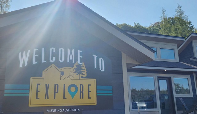 EXPLORE Munising Cottage 217 in Munising