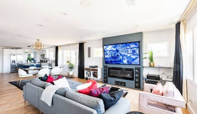Exquisite 3-bedroom home with hot tub & firepit