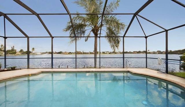 Exquisite Lakeview Oasis: Charming 3 bd, 2 bath vacation rental with heated pool