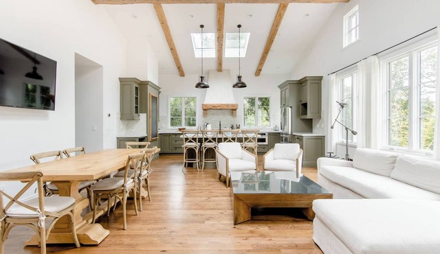 Exquisite luxury executive 2-suite cottage