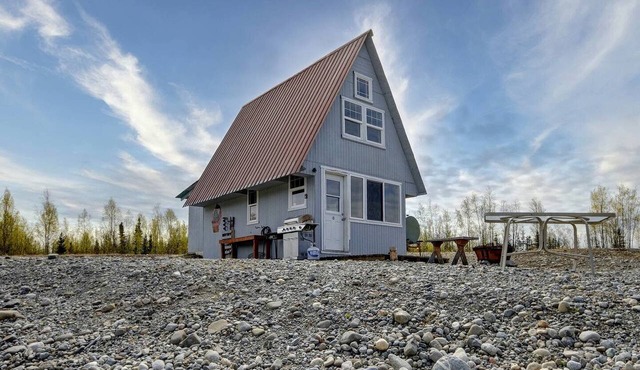 Family Adventure Cabin With Lake View, Barn Animals, Kayak Rentals and Trails in Houston, Alaska