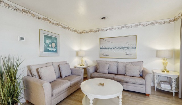 Fenwick Island Condo on 2nd Floor w/Free WiFi, Washer/Dryer, Central AC, & Cable