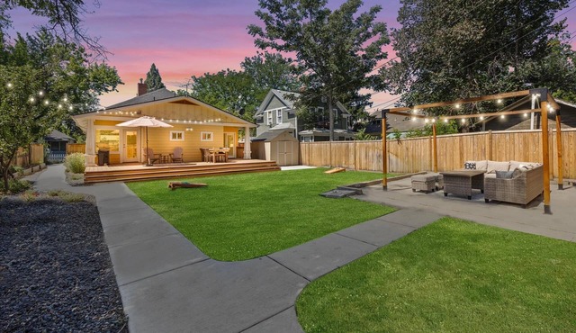 Fetch, Dine, & Unwind | Walkable Cottage Steps to North End Favs | Fun Times in Backyard! in Boise
