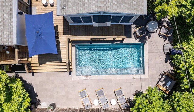 Fire Island-Style chic getaway with Pool & Linens!