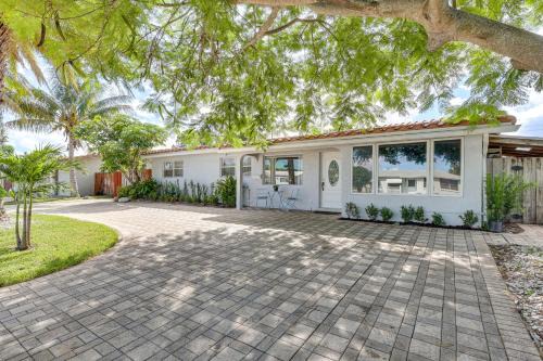 Fish, Swim & Relax Poolside! Deerfield Beach Oasis