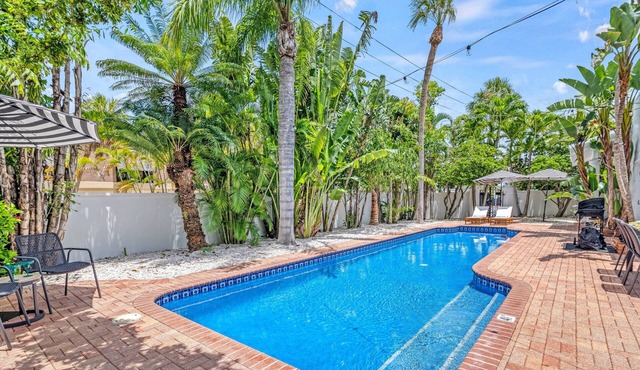 Five Palms | Stunning Lido Key Retreat with Private Pool, Firepit, and Steps to the Beach
