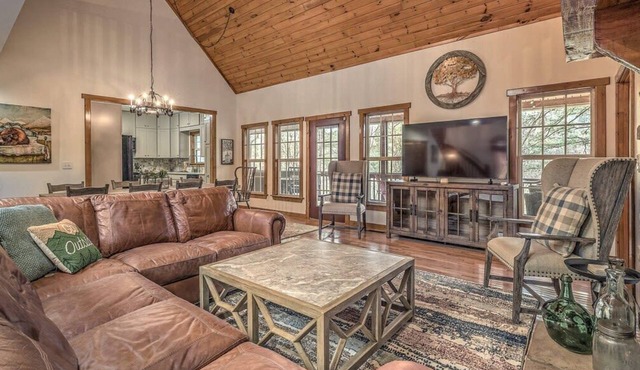 Flat Creek Falls House - Secluded & Peaceful