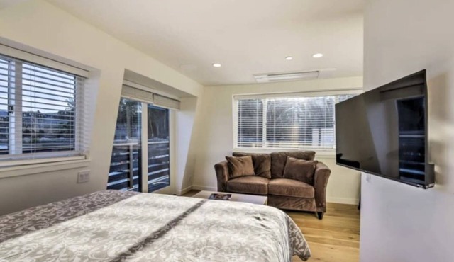 Floating condo 'B' on Sausalito's Richardson Bay