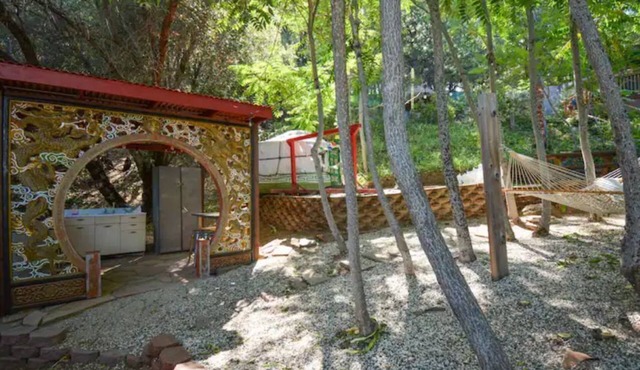 Foothills Yurt Glamping: Pool, Sauna & Hot Tub!