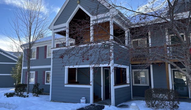 Forest Ridge condo- easy access to skiing, hiking etc; 2hr drive from Boston