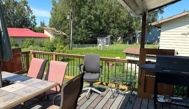Forget Me Not Home by Airport Upstairs with Deck