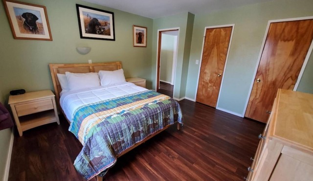 {Forget-Me-Not Inn} Alaskan Waterfront Vacation Rental (Eagle Suite)