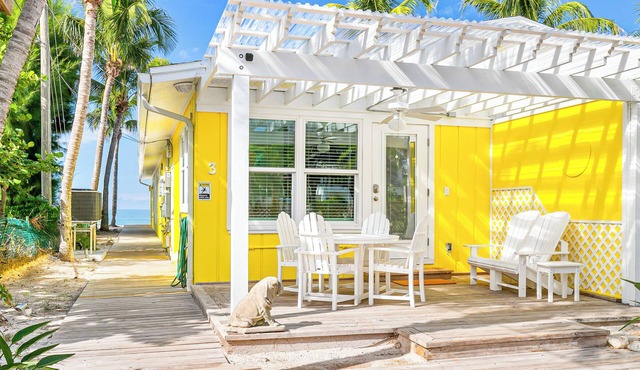 Four Beach Lovers 3 · Garden & Gulf · Solar · 5 Seconds to Beach