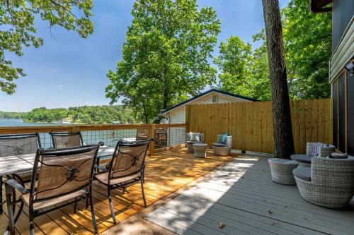 French Country Cabin Dock & Screened Porch