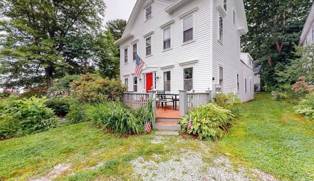 Friendly home with our separate condos & free WiFi in the heart of downtown