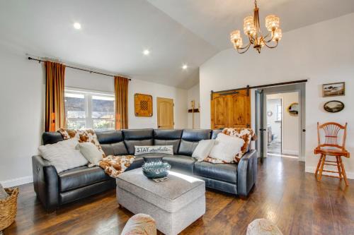 Fully Updated! Zanesville Home w/River Views