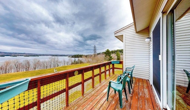 Fun-Filled Lakehouse w/Private Balcony, Free WiFi, Private W/D - Steps to Beach