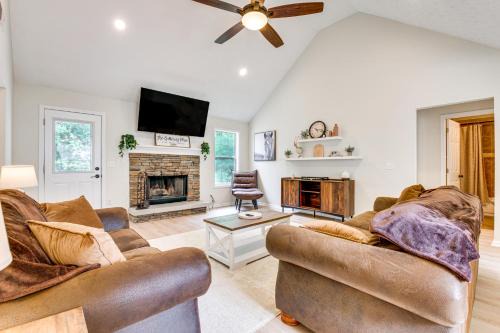 Game Room & Peaceful Deck: Dacula Family Home