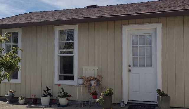 Garden Cottage- East Hill Richmond near San Francisco, Wine Country, Bay, casino