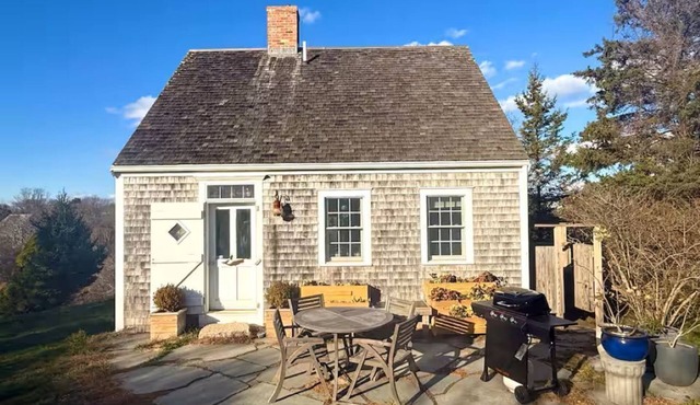 Garden & Pondside Cottage-Walk to Cooneymus Beach