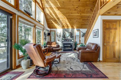 Gateway to Acadia! Green Lake Home w/Hot Tub