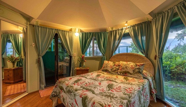 Gazebo Room Farm Stay in Haiku on Road to Hana