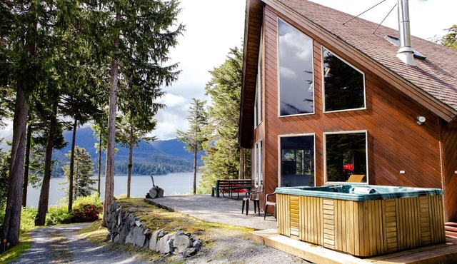 Golden Alaskan Lodge: 4 BR, 2 BA House in Sitka, Sleeps 10