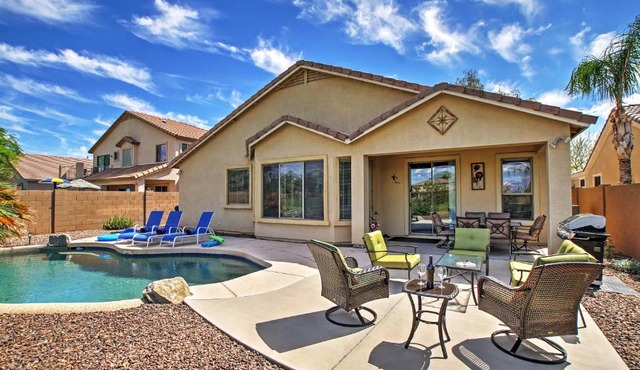 Golf Course View! Group Getaway in Queen Creek