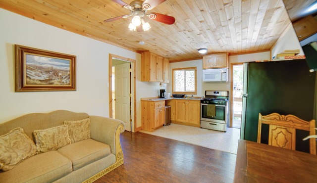 Golf & Hike: Cobb Mountain Cabin in Scenic Forest!