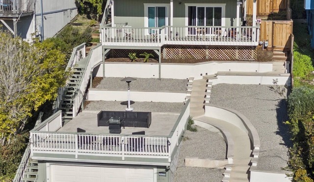 Gorgeous hillside home with ocean views!