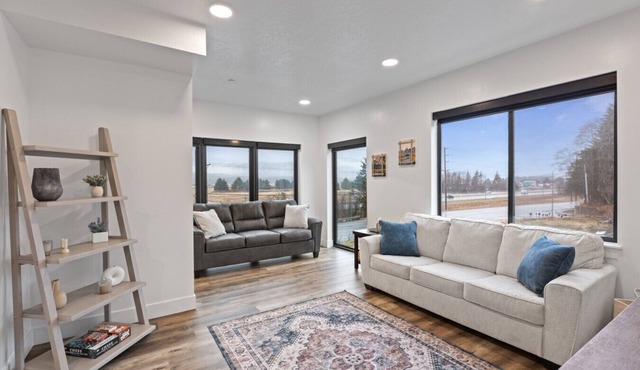 Gorgeous Views, Cozy Luxury 209