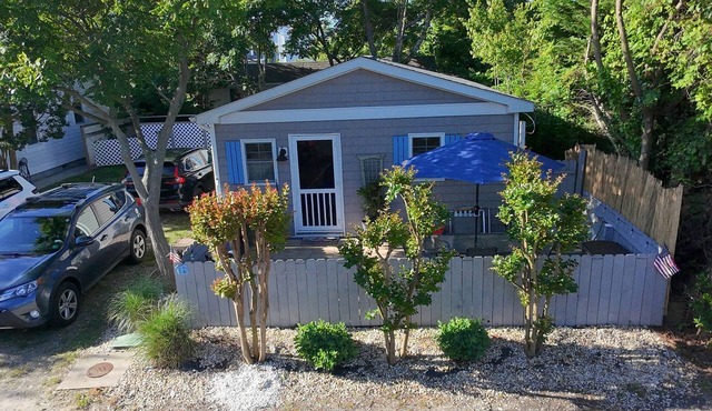 Great 2BR/1BA - 1/2 block to Beach with new fenced in patio!