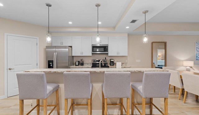 Gulf Access with Boat Slip, Heated Saltwater Pool, Dog-Friendly - Bacino Vista #201 - Roelens