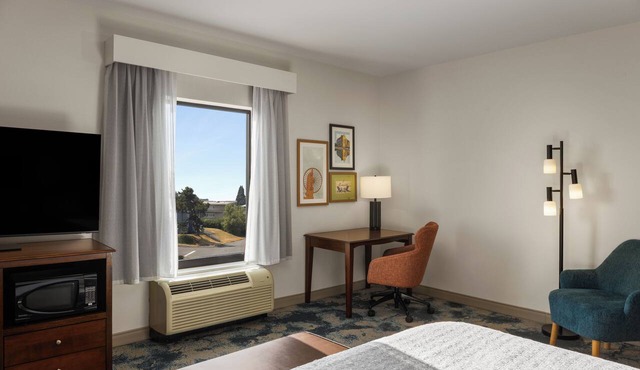 Hampton Inn Seattle/Everett in Everett