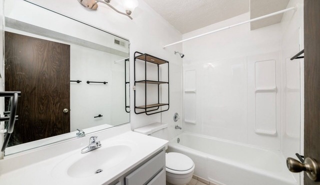 Hancock - Spacious Layout -Near Riverside Hospital