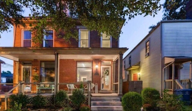 Harrison West Brick| 5 BR w/extra beds
