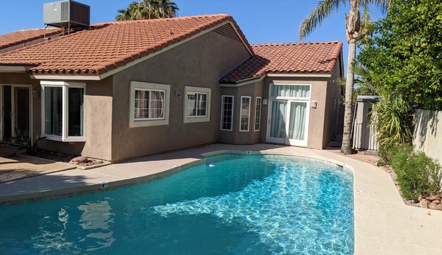 Heated Pool - Spacious, Cheerful Home 5br/3bath in Chandler