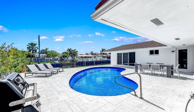 Heated Pool+Waterfront! Close 2 Beach+Restaurants!