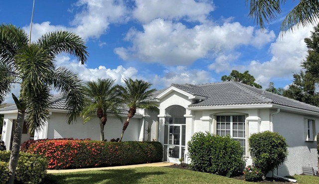 Heron's Glen Beautiful Beachy Home in Gated Golf Community Home