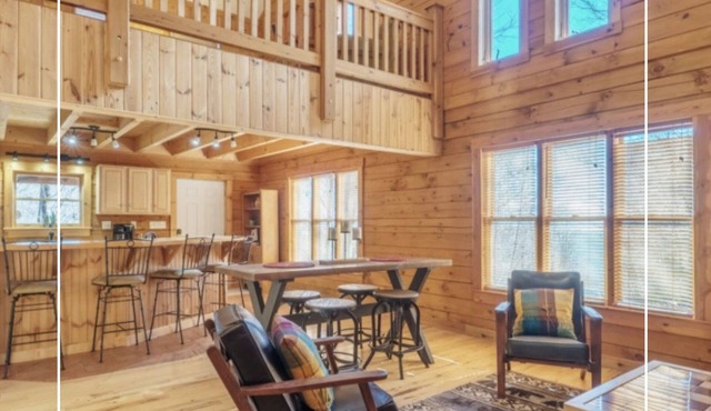 Hidden Gem a Spacious 4-Bedroom Cabin for Groups