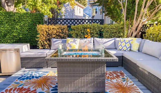 Hidden Gem - Luxury Living - Walk Everywhere