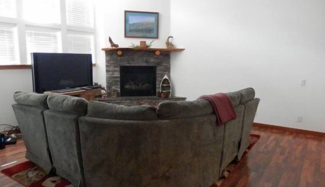 Hideaway Down Canyon #110, End Unit close to June Mtn