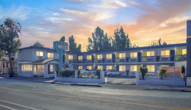 Highlander Motel