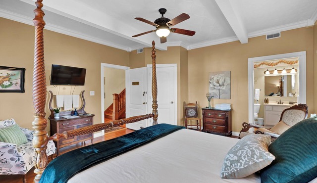 Hill House B&B in Loretto
