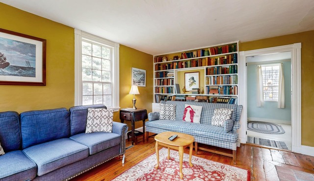 Historic riverfront home with boathouse & private dock - dogs OK