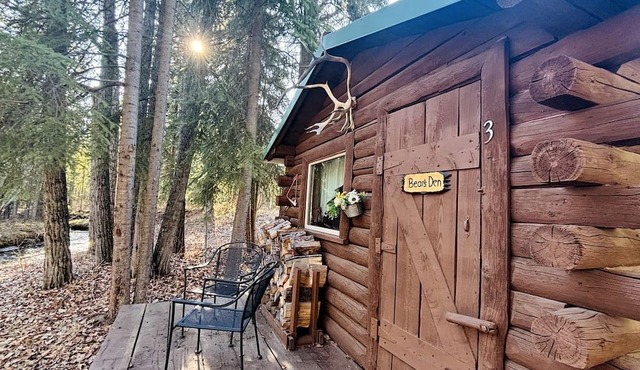 Historical Cozy Off-Grid Cabin with Creekside Sauna near Log Cabin Creek, Tok Alaska