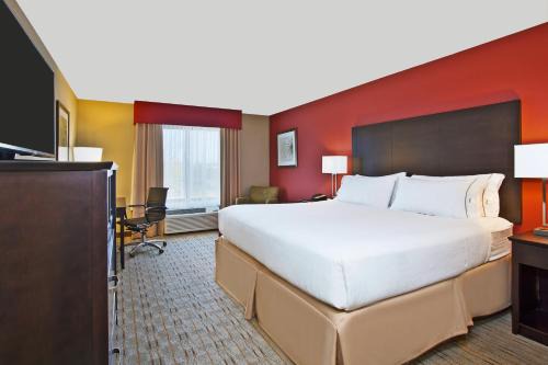 Holiday Inn Express & Suites Springfield by IHG